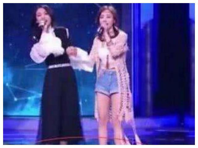 张韶涵身高158, 冯提莫也是158, 两人的同框却成了“笑话”