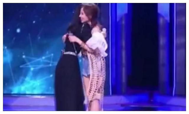 张韶涵身高158, 冯提莫也是158, 两人的同框却成了“笑话”