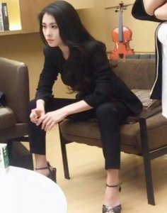 ​张碧晨“三部曲”不雅视频被曝光, 本人出面澄清