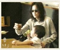 窦靖童童年照曝光,长相甜美神似王菲,还巧与杨紫马思纯撞造型