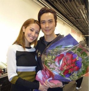 ​香港艺人郑嘉颖曝下月结婚 老婆陈凯琳个人资料背景介绍