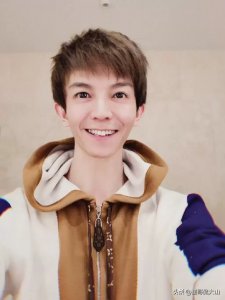 ​郭敬明身高为什么那么低？网传是小时候得病导致的