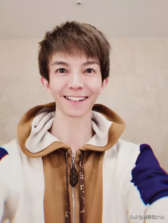 郭敬明身高为什么那么低?网传是小时候得病导致的