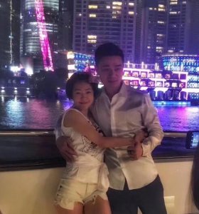 ​小S与老公低调现身游艇趴 婚变谣言不攻自破