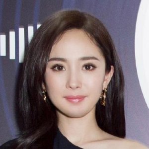 ​杨幂被问圈内最好闺蜜，没说迪丽热巴和唐嫣，而是说的她