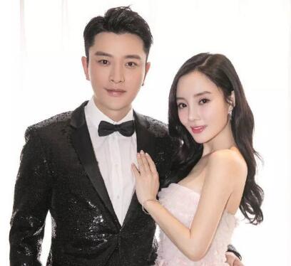 贾乃亮李小璐离婚了吗 李小璐换掉结婚照背景疑似婚变