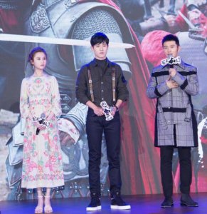 ​刘昊然和佟丽娅关系如何 刘昊然真的是佟丽娅的弟弟吗