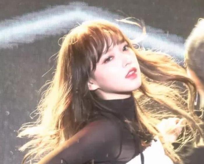 我国女团四小花旦诞生，鞠婧祎排第二，没想到第一竟是她！