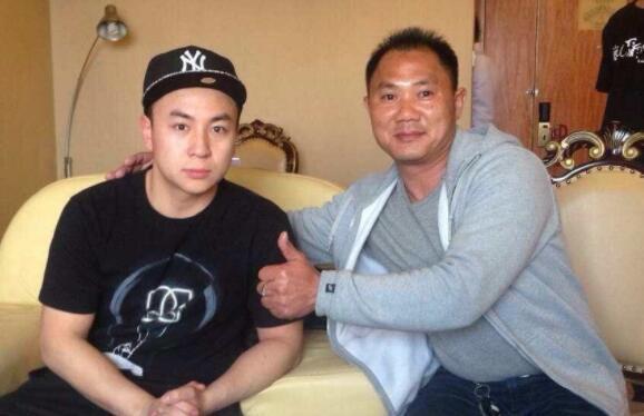 释小龙与何洁近况(32岁的释小龙童星出道被父亲坑)(10)