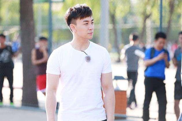 释小龙与何洁近况(32岁的释小龙童星出道被父亲坑)(18)