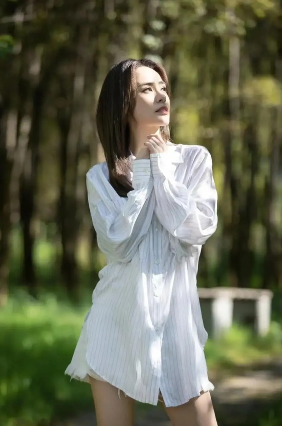 41岁阿娇公园清纯写真合集,宛如美少女