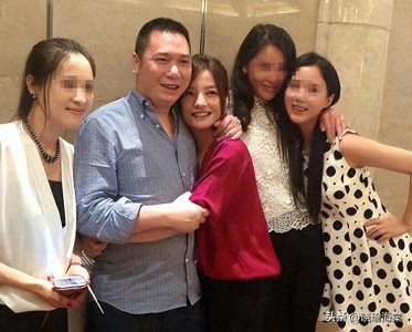 ​赵薇家族起落：自己遭泼粪封杀，亲哥被套5.2亿，母亲守寡太唏嘘