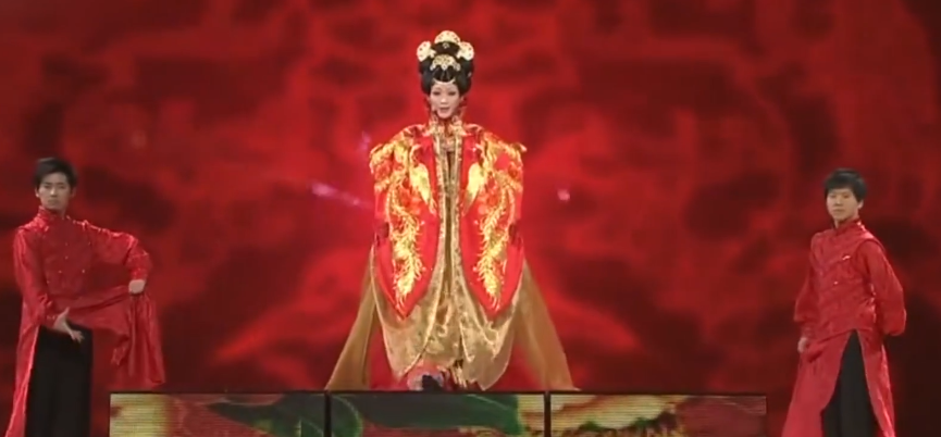 李玉刚:被乞丐救命的草根,唱腔备受争议,离开舞台后原形毕露?