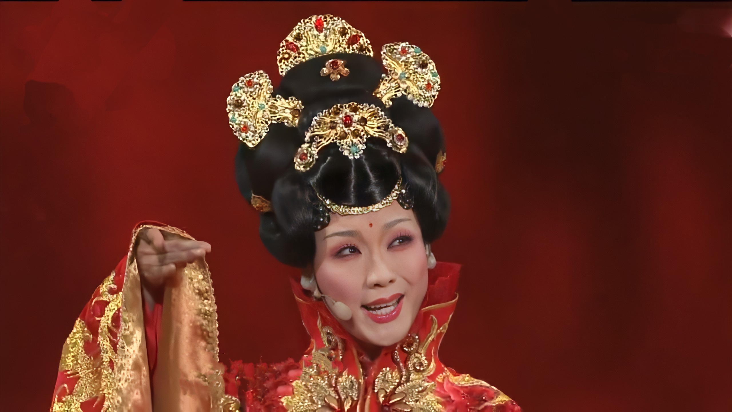 李玉刚:被乞丐救命的草根,唱腔备受争议,离开舞台后原形毕露?