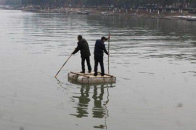 ​黄河捞尸人的真实生活：不怕鬼神善待死者，却害怕看见年轻女性