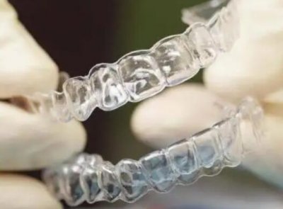 ​牙套价格一般是多少钱一个，3千到8千元(隐形牙套高达几万元)