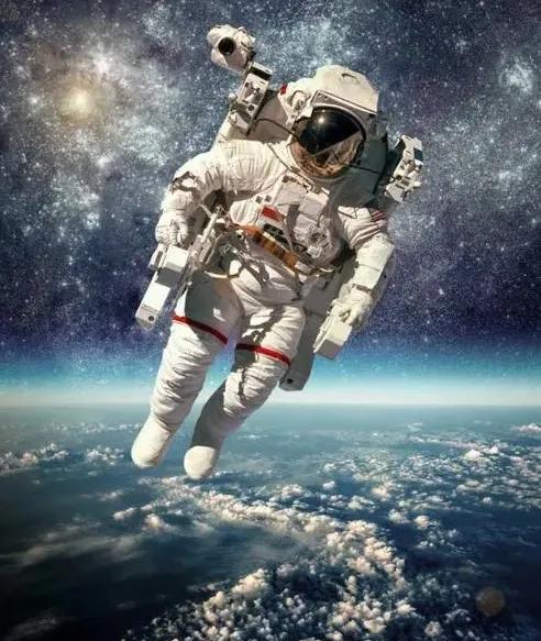 宇航员在太空是如何上厕所的(航天员在太空中行走是如何上厕所的)(2)