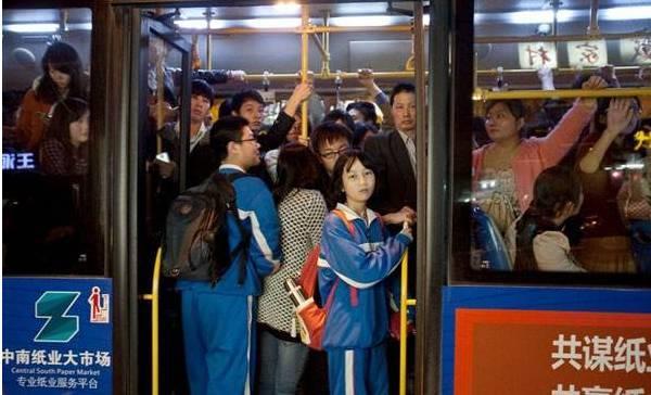 活在武汉传说中的十辆公交车——全部坐过的你们命真硬啊!