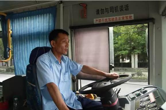 活在武汉传说中的十辆公交车——全部坐过的你们命真硬啊!