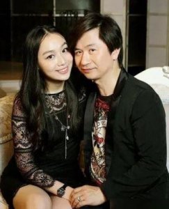 ​黄舒骏与妻子Sophia：年龄不是问题的幸福闪婚故事