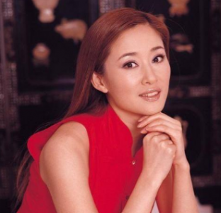 ​盖丽丽：因“脱衣哺乳”引争议，被满文军事件牵连，如今怎么样了