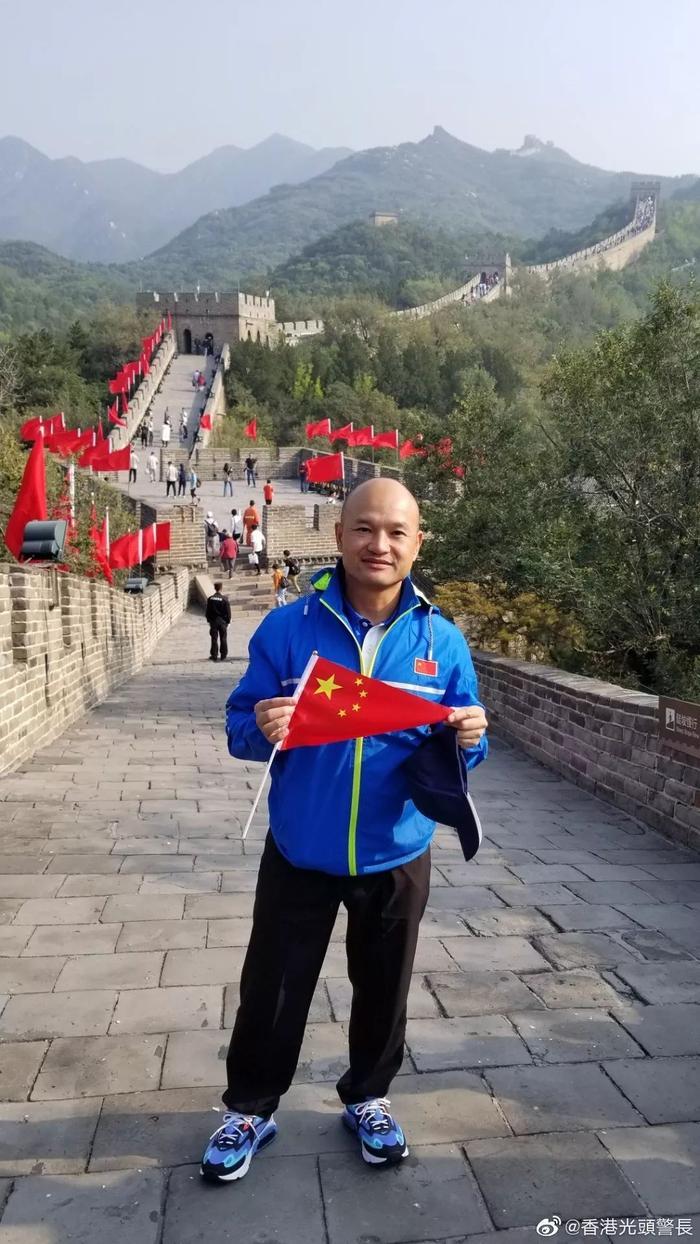 光头刘sir登上长城，自拍照太帅了！