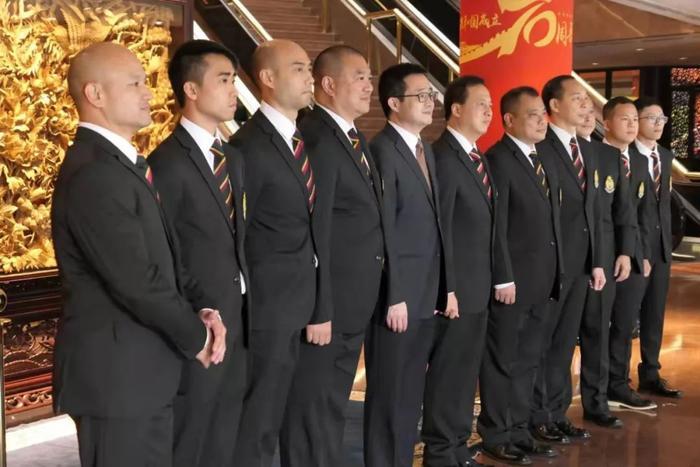 光头刘sir登上长城，自拍照太帅了！