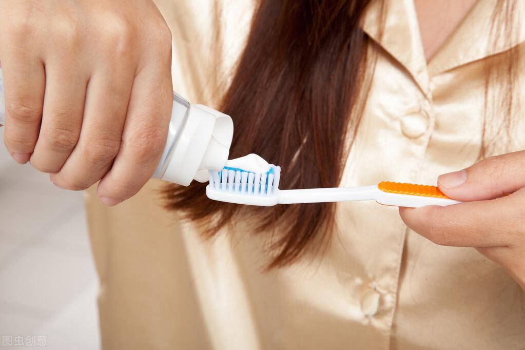 染发膏怎么去除在脸上（染发剂弄到脸上怎么才能洗掉）