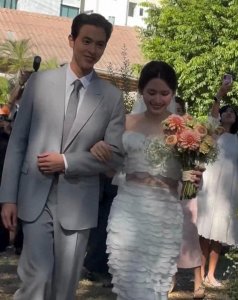 ​十年爱情故事迎来新篇章：泰星James Jirayu与女友Foam喜结良缘