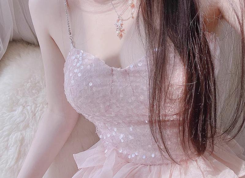 女人愿意跟你交往的心思，藏在三个小动作里，要早明白