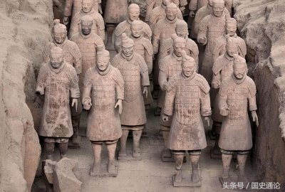 ​兵马俑本来的颜色是什么色（兵马俑最初是土黄色吗）