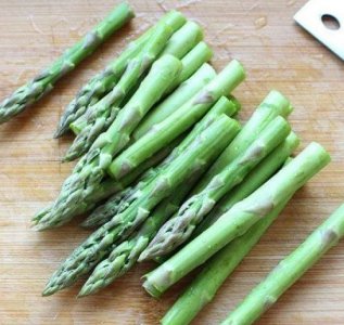 ​芦笋要削皮吗，白芦笋要去皮吗？