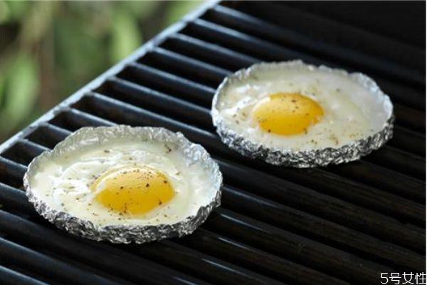 水煮蛋减肥能吃蛋黄吗 蛋黄对减脂有帮助吗