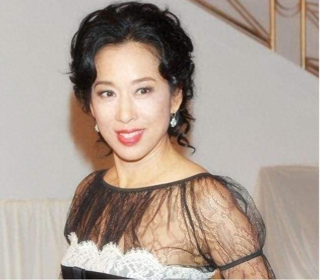 朱玲玲：天生富贵命，18岁风光嫁豪门，27年后离婚，50岁再嫁豪门