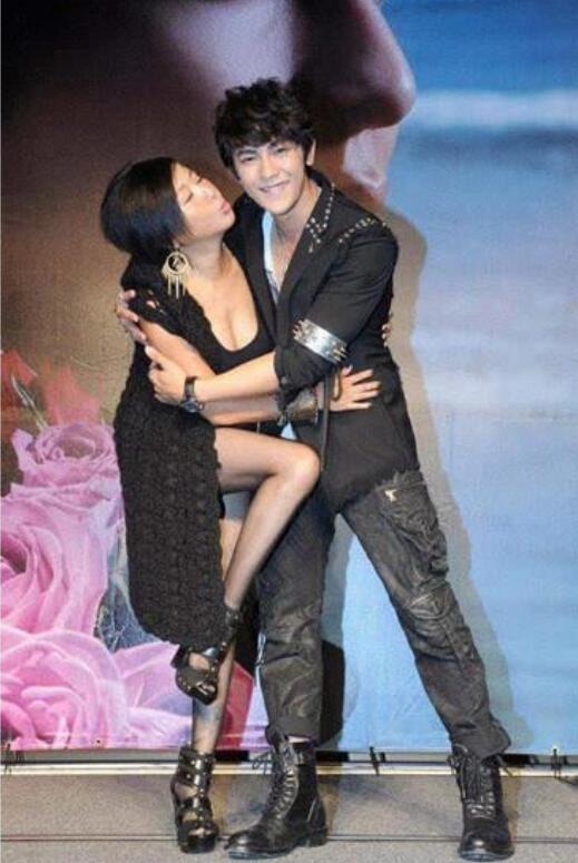 蓝心湄黄小柔闹掰了么 黄小柔为什么受人喜欢