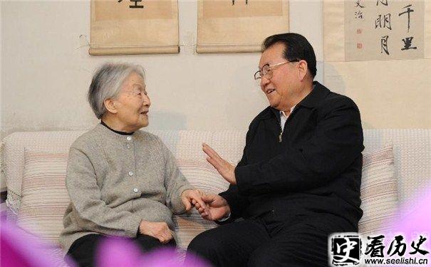 杨绛（左）图片