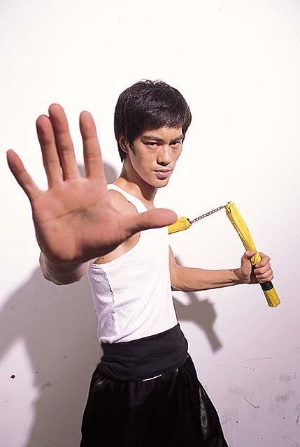 《叶问4》开拍前，面对娱乐记者，陈国坤说：没人比我更像李小龙