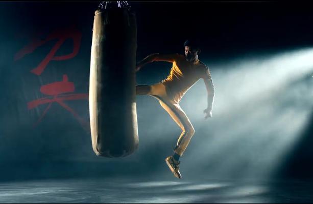 《叶问4》开拍前，面对娱乐记者，陈国坤说：没人比我更像李小龙