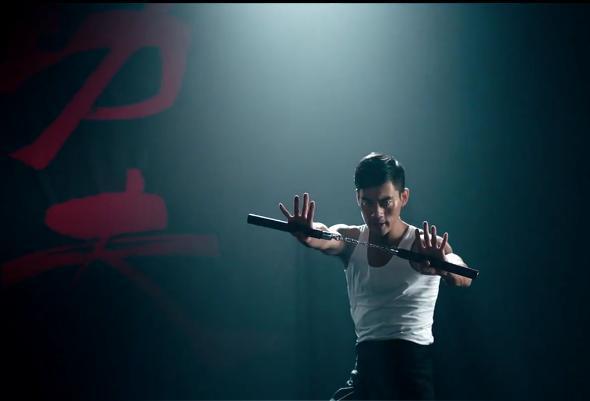 《叶问4》开拍前，面对娱乐记者，陈国坤说：没人比我更像李小龙