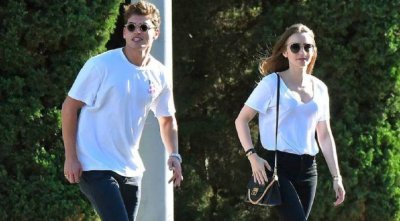 ​她的男朋友终于曝光了，好莱坞第一女星莉莉柯林斯跟男友浪漫约会