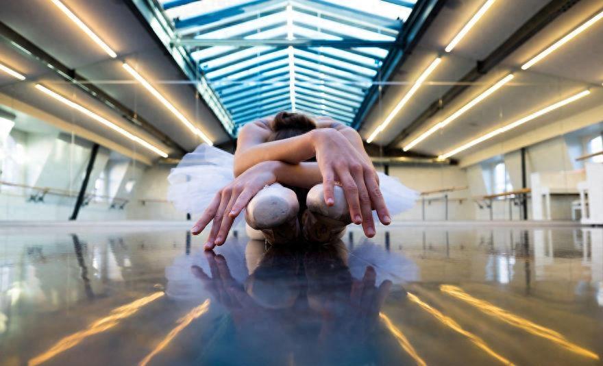 芭蕾舞者的美丽与艰辛 足部变形严重