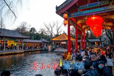 ​济南趵突泉花灯会璀璨绽放，共赏新春佳节之美