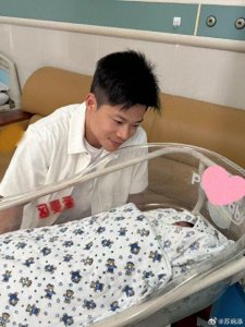 ​苏炳添发文宣布三胎得女：我的小情人，她来了