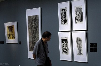 ​历史上的今天/鲁迅发表中国第一篇白话小说《狂人日记》