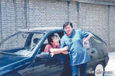 ​王小波去世后，李银河的跨性别恋人，住在了李家，很受李妈妈欢迎
