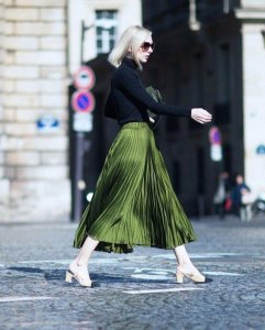 ​优雅贵气穿搭看百褶裙，学会这3种示范造型，做仙气时髦女孩