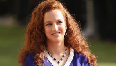 ​摩洛哥王妃：一头红色波浪长发美极了，王储曾非她不娶，为何离婚