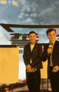 ​贾乃亮风波后首亮相平头清爽 匆匆离场未接受采访