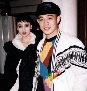 ​利智嫁给李连杰，成了人生的转折点，为何婆婆至死都不原谅她？