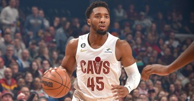 ​米切尔手指受伤 接受治疗后已重返替补席